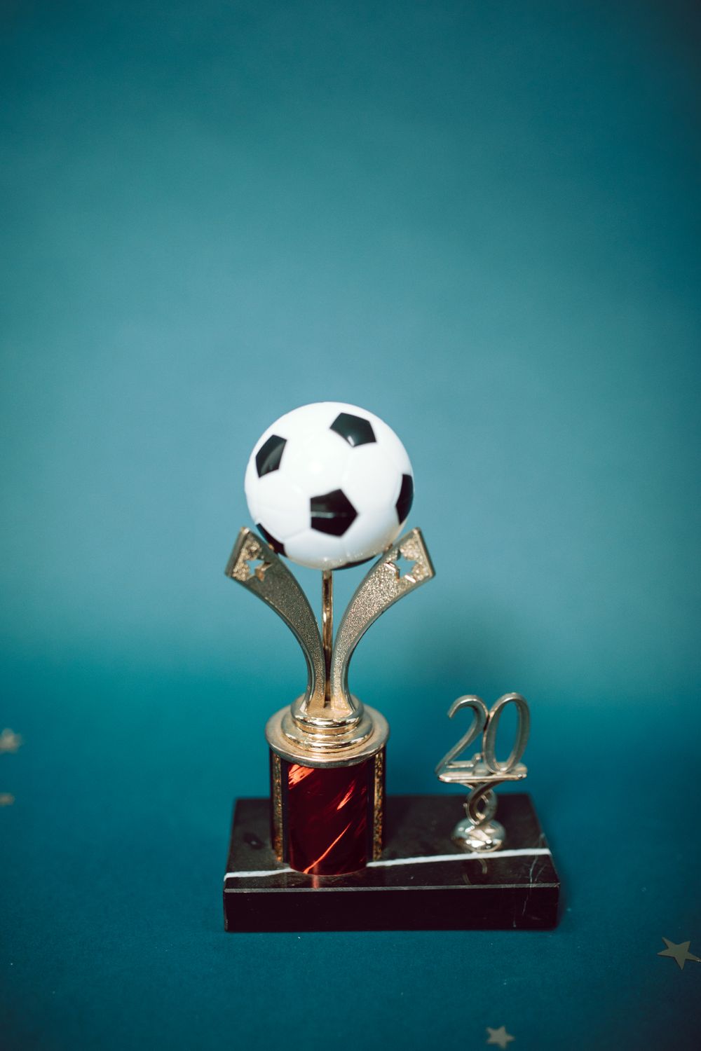 Piala juara di lapangan hijau